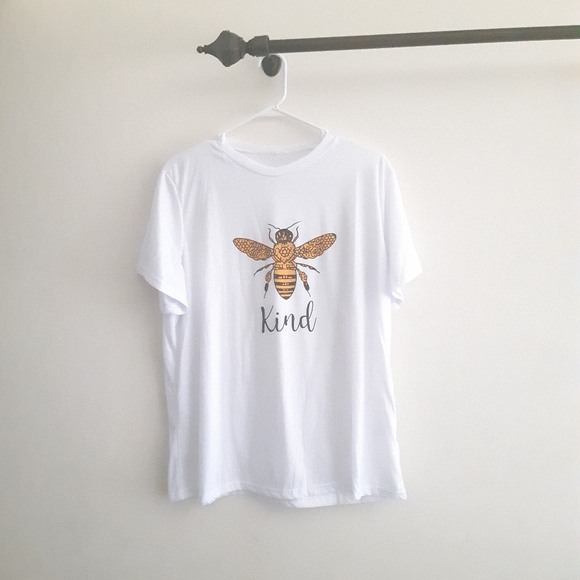 Tops - Bee kind tee
